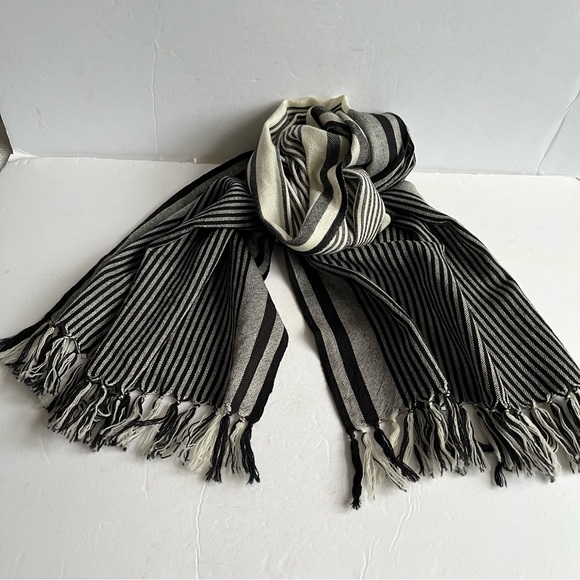 CRC Wool striped fringed scarf - Picture 5 of 10